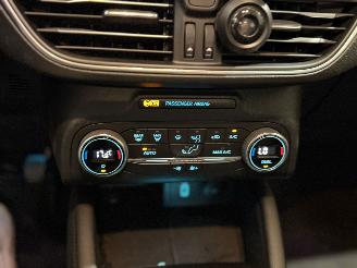 Ford Focus 1.0 Ti-VCT EcoBoost 12V 125 Combi/o  Benzine 999cc 92kW (125pk) FWD picture 13