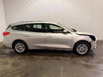Ford Focus 1.0 Ti-VCT EcoBoost 12V 125 Combi/o  Benzine 999cc 92kW (125pk) FWD picture 5