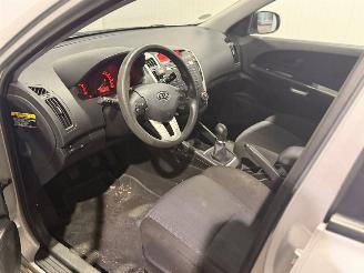 Kia Cee d 1.4 16V Combi/o  Benzine 1.396cc 66kW (90pk) FWD picture 10