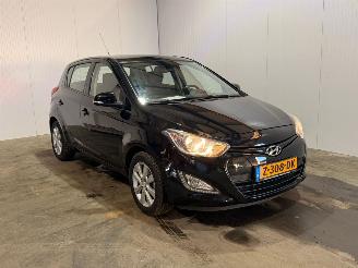 uszkodzony samochody osobowe Hyundai I-20 1.2i 16V Hatchback  Benzine 1.248cc 63kW (86pk) FWD 2012/8