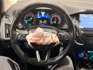 Ford Focus 1.0 Ti-VCT EcoBoost 12V 125 Combi/o  Benzine 998cc 92kW (125pk) FWD picture 17