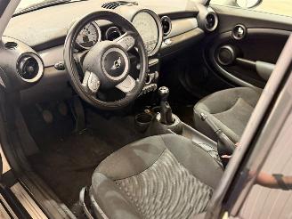 Mini Mini 1.4 16V One Hatchback  Benzine 1.397cc 70kW (95pk) FWD picture 10