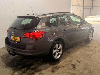 damaged passenger cars Opel Astra SPORTS TOURER 1.4 Turbo 16V Combi/o  Benzine 1.364cc 88kW (120pk) FWD 2011/3