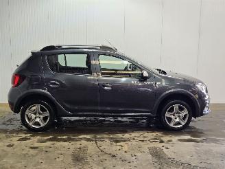 Dacia Sandero 0.9 TCE 12V Hatchback  Benzine 898cc 66kW (90pk) FWD picture 2