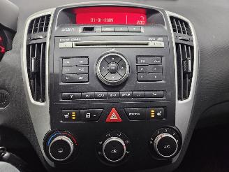 Kia Cee d 1.4 CVVT 16V Hatchback 4Dr Benzine 1.396cc 66kW (90pk) FWD picture 12