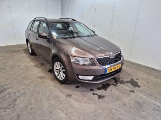 Vaurioauto  passenger cars Skoda Octavia 1.6 TDI GreenTec 16V Combi/o 4Dr Diesel 1.598cc 77kW (105pk) FWD 2014/8