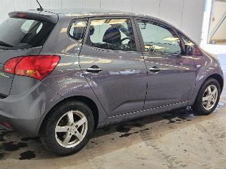 Kia Venga 1.4 CVVT 16V MPV  Benzine 1.396cc 66kW (90pk) FWD picture 2