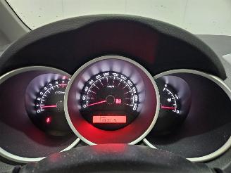 Kia Venga 1.4 CVVT 16V MPV  Benzine 1.396cc 66kW (90pk) FWD picture 12