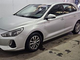 Hyundai I-30 1.6 CRDi 16V VGT Hatchback  Diesel 1.582cc 81kW (110pk) FWD picture 3