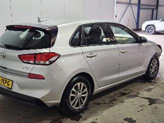 Hyundai I-30 1.6 CRDi 16V VGT Hatchback  Diesel 1.582cc 81kW (110pk) FWD picture 5