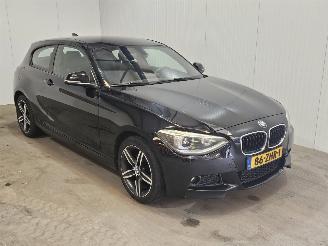 Vaurioauto  passenger cars BMW 1-serie 116i 1.6 16V Hatchback 2Dr Benzine 1.598cc 100kW (136pk) RWD 2012/11