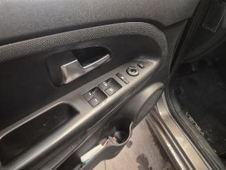 Kia Venga 1.4 CVVT 16V MPV  Benzine 1.396cc 66kW (90pk) FWD picture 10