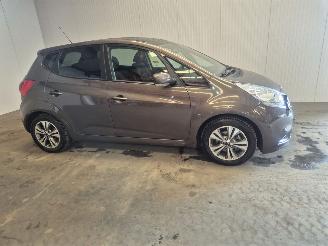 Kia Venga 1.4 CVVT 16V MPV  Benzine 1.396cc 66kW (90pk) FWD picture 2