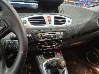 Renault Scenic 1.4 16V TCe 130 MPV  Benzine 1.397cc 96kW (131pk) FWD picture 14