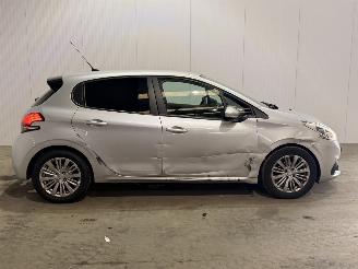 Peugeot 208 1.6 Blue HDi 75 picture 10