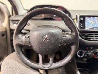 Peugeot 208 1.6 Blue HDi 75 picture 18