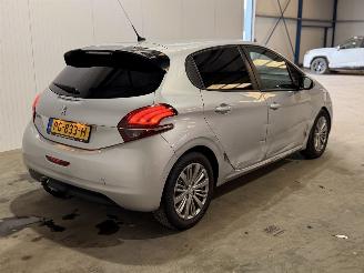 Peugeot 208 1.6 Blue HDi 75 picture 11