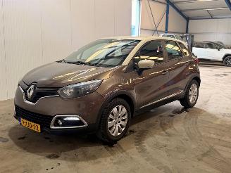 Renault Captur 1.2 TCE 16V EDC SUV picture 3