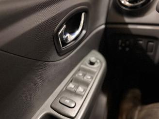 Renault Captur 1.2 TCE 16V EDC SUV picture 16