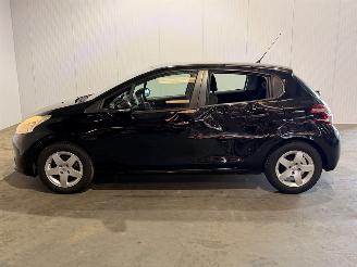 Peugeot 208 1.0 Vti 12V PureTech Hatchback  Benzine picture 6