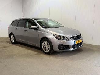 Unfallwagen Peugeot 308 1.2 Puretech Blue Lease Executive 2019/3