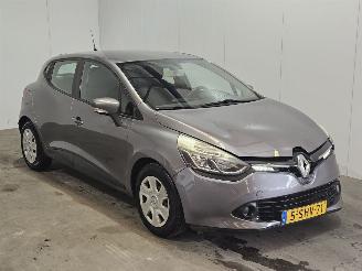 Unfallwagen Renault Clio 0.9 Energy TCE 90 12V Hatchback 4Dr Benzine 898cc 66kW (90pk) FWD 2013/10