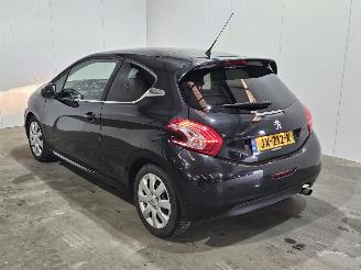 Peugeot 208 1.4 16V Hatchback  Benzine 1.397cc 70kW (95pk) FWD 2012/4