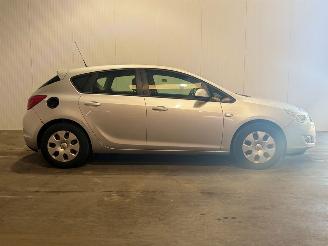 Opel Astra 1.7 CDTi Cosmo picture 2