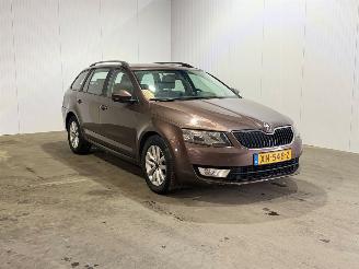 Vaurioauto  passenger cars Skoda Octavia 1.6 TDI Greentech Ambition 2014/8