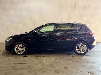 Peugeot 308 1.2 PureTech Blue Lease Executive picture 6