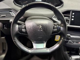 Peugeot 308 1.2 PureTech Blue Lease Executive picture 10