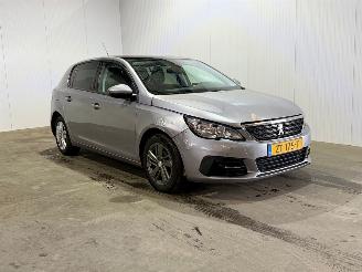 Schadeauto Peugeot 308 1.2 PureTech Blue Lease Executive 2019/8