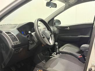 Hyundai I-20 1.2 i-Motion picture 9