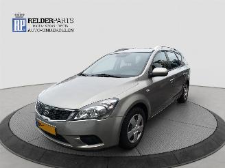 krockskadad bil auto Kia Cee d 1.4 16V 2009/10