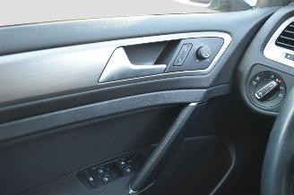 Volkswagen Golf 1.0 TSI picture 23