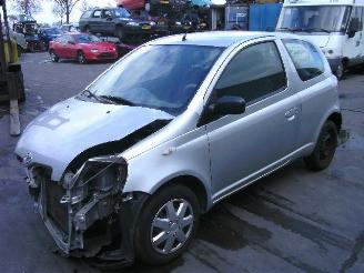 Toyota Yaris 1.0 16 v picture 1