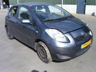 Toyota Yaris 1.3 16v automaat picture 4