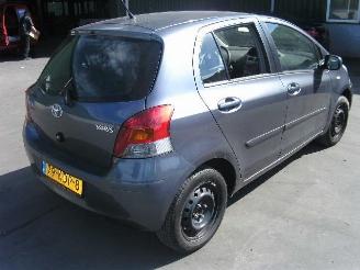Toyota Yaris 1.3 16v automaat picture 3