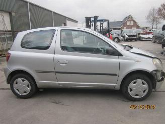 Toyota Yaris 1.0 16V picture 6