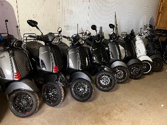 Sym  DIVERSE HELE JONGE SCOOTERS TE KOOP VAN ALLE MERKEN picture 2