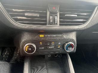 Ford Focus 1.0 EcoBoost Hybrid Connected | picture 14