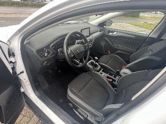 Ford Focus 1.0 EcoBoost Hybrid Connected | picture 10