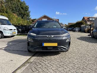 Hyundai Kona EV Fashion 64 kWh lichte schade ! picture 3