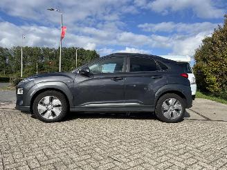Hyundai Kona EV Fashion 64 kWh lichte schade ! picture 4
