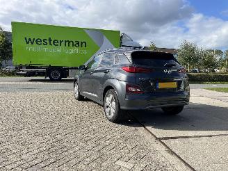 Hyundai Kona EV Fashion 64 kWh lichte schade ! picture 9