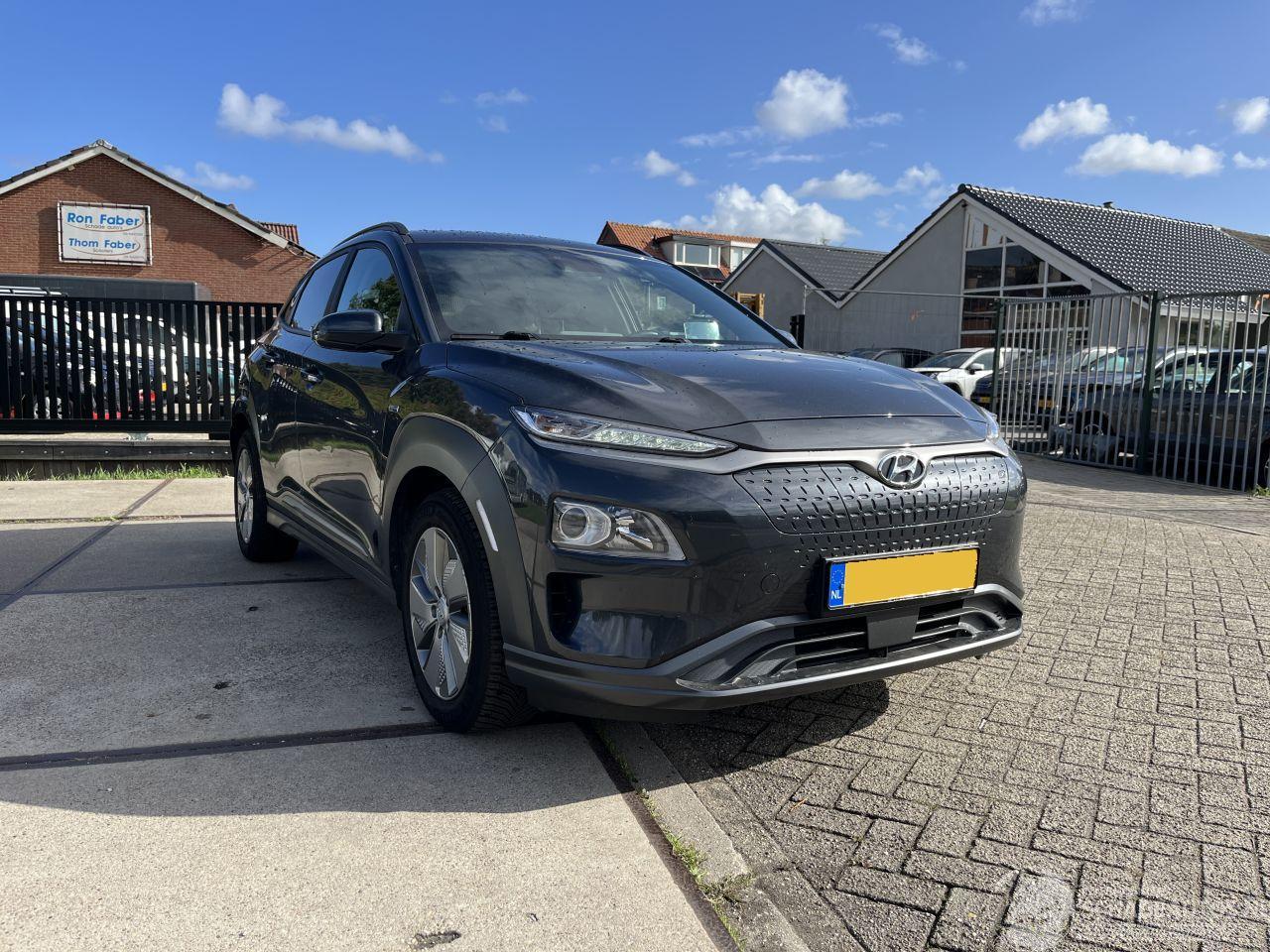 Hyundai Kona EV Fashion 64 kWh lichte schade !