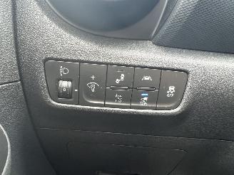 Hyundai Kona EV Fashion 64 kWh lichte schade ! picture 21
