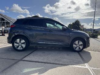 Hyundai Kona EV Fashion 64 kWh lichte schade ! picture 6