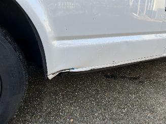 Volkswagen Transporter 2.0 TDI L2H3 28 picture 22