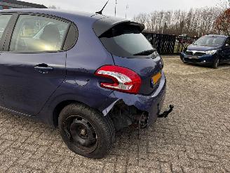 Peugeot 208 1.2 VTi Active picture 11